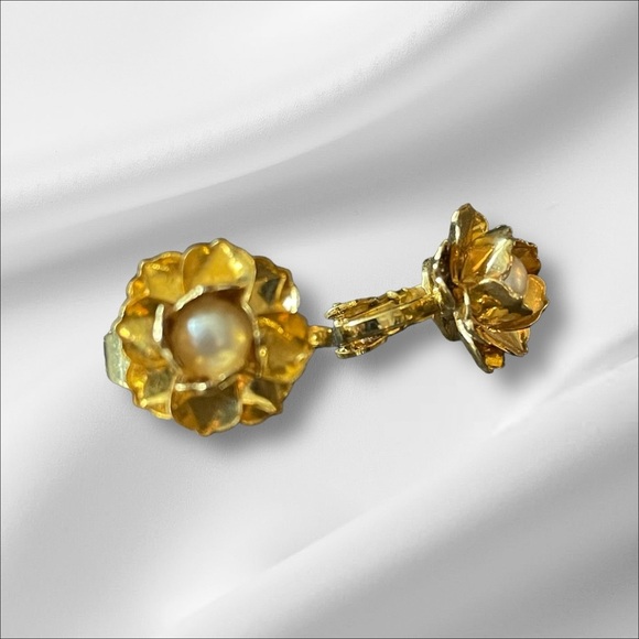 GOLD IN COLOR ROSE FLORAL WITH PEARL EOMENS CLIP ON EARRINGS - Picture 3 of 5